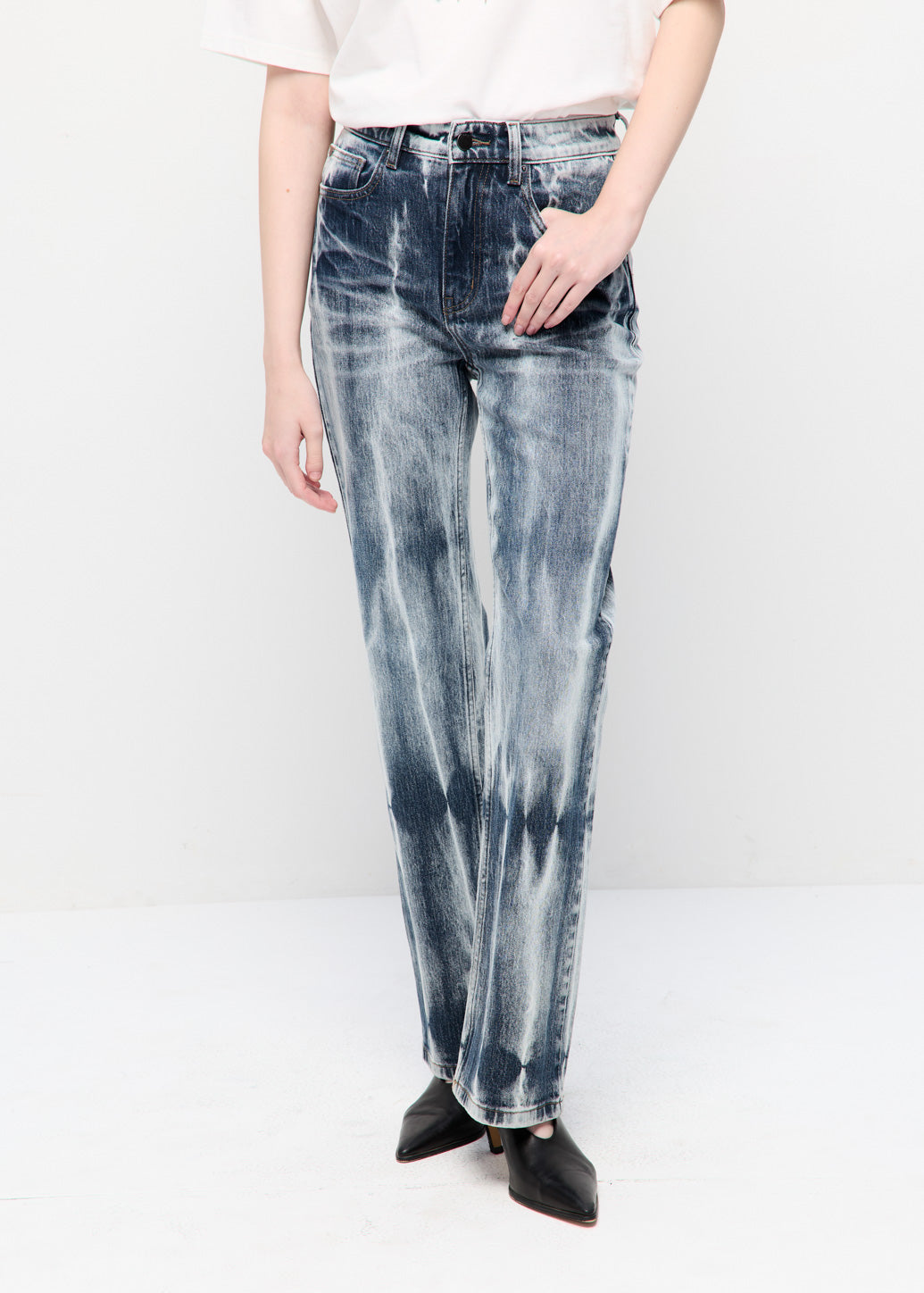 EFFECT STRAIGHT-LEG JEANS