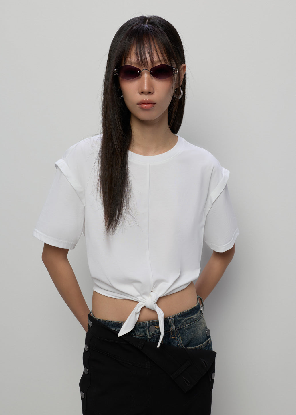 KNOT-FRONT TEE