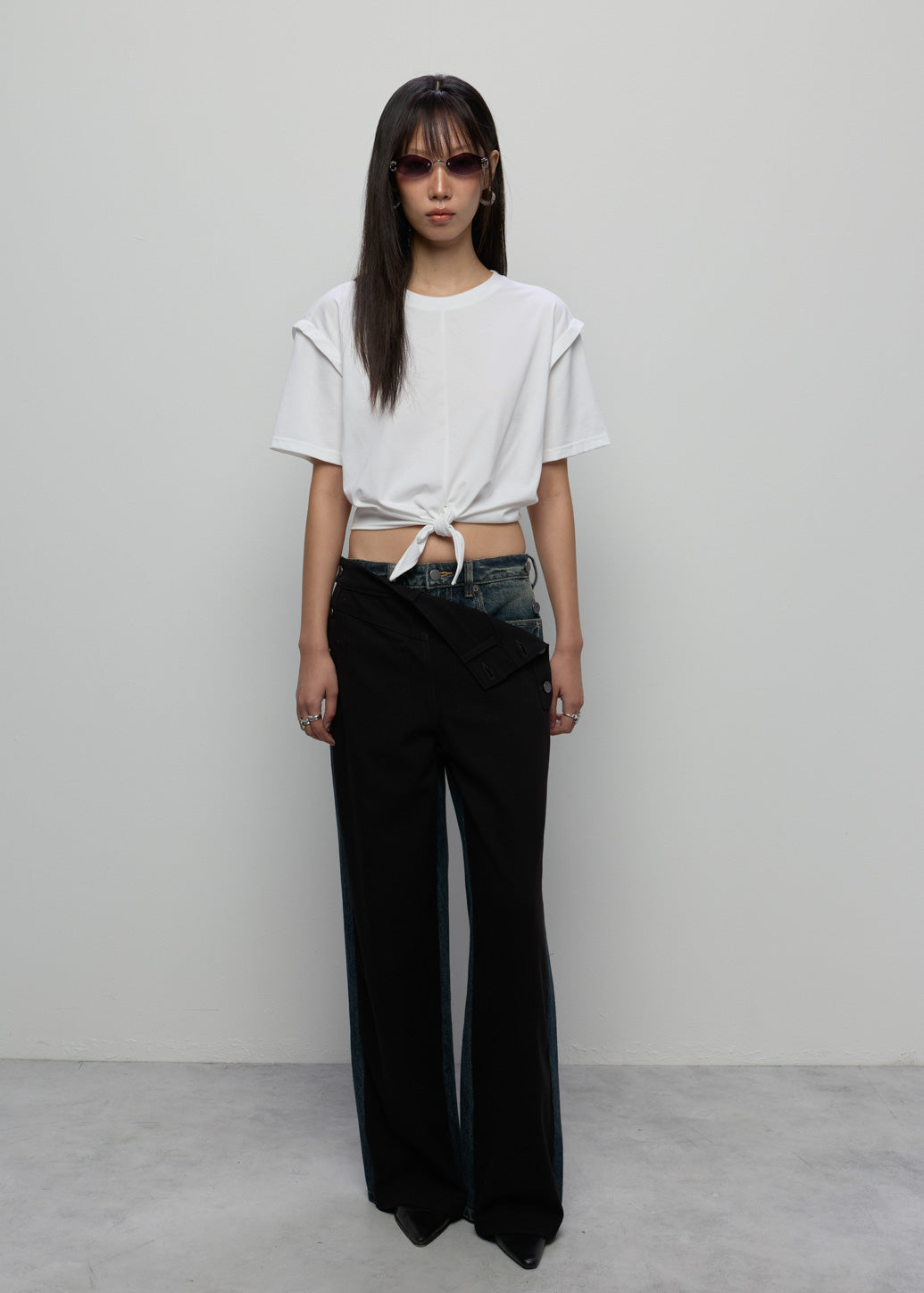 KNOT-FRONT TEE