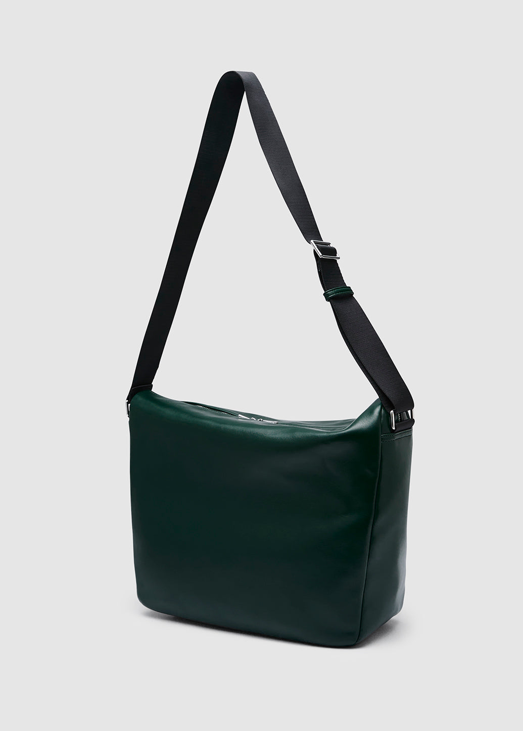 CLASSIC LEATHER CROSSBODY BAG