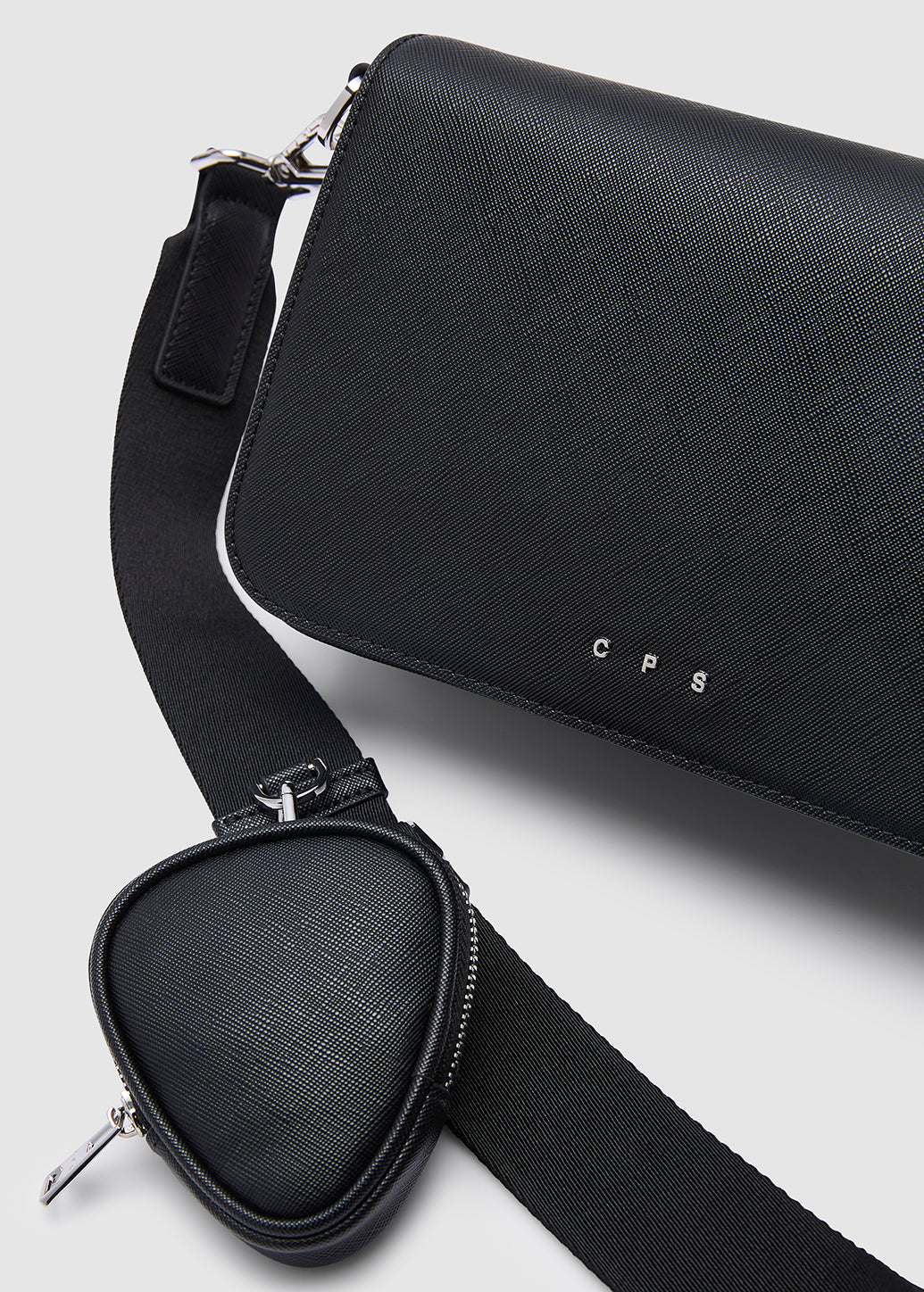 FLAP CROSSBODY BAG Black / OS