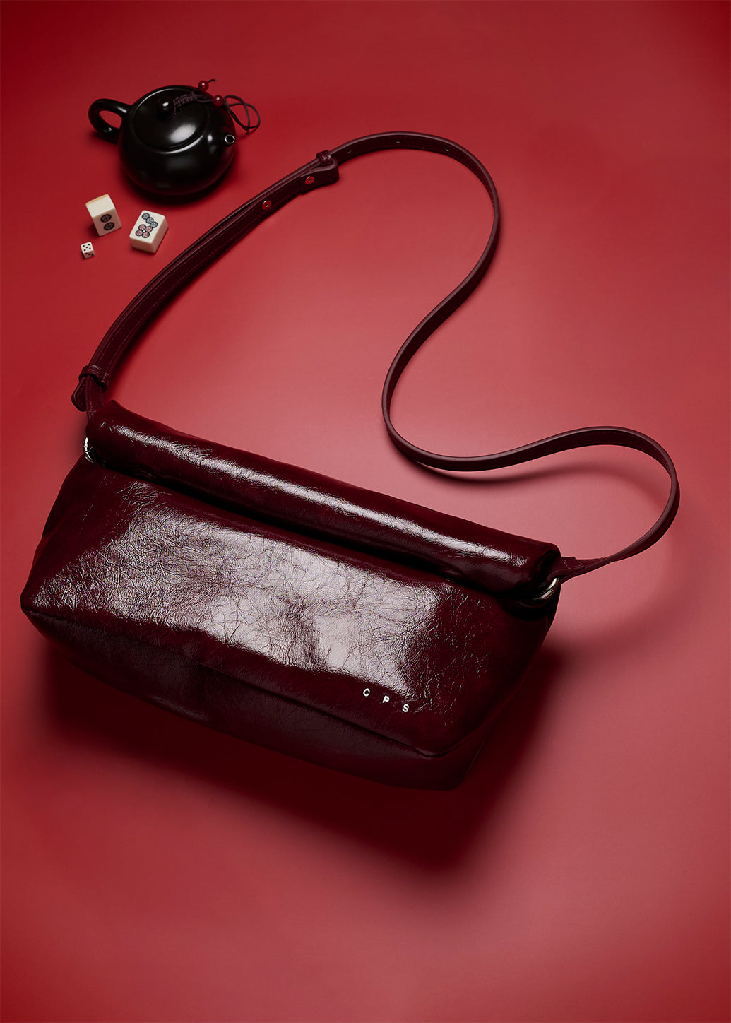 ROLLUP MEDIUM SHOULDER BAG Red / OS