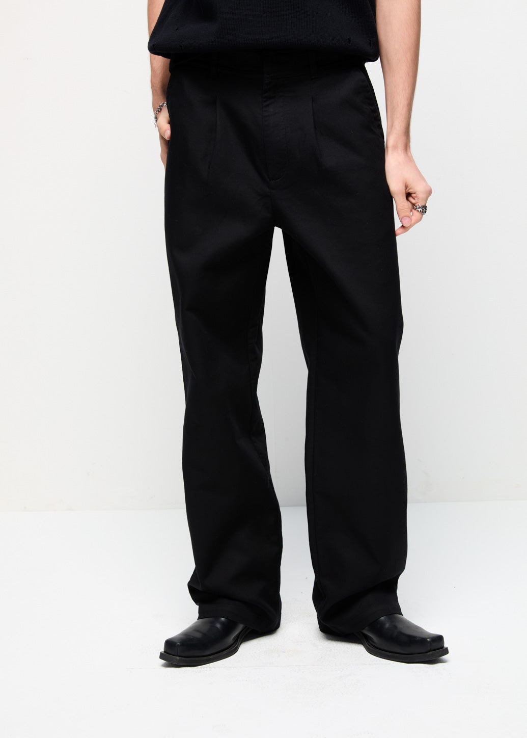 STRAIGHT-LEG PLEATED TROUSERS