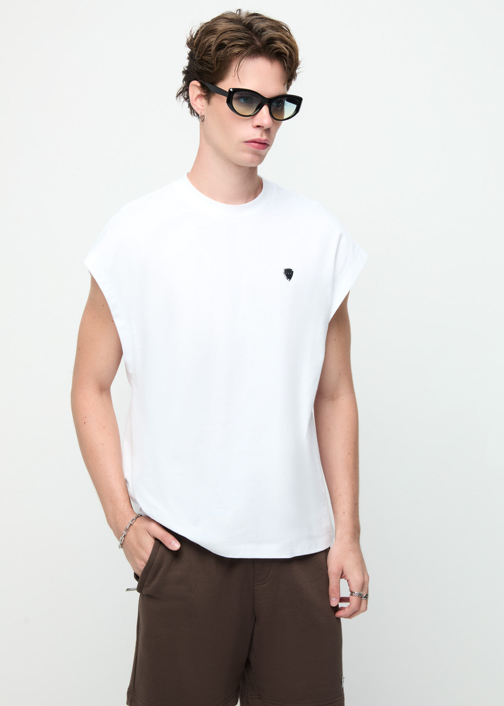 SIGNATURE SLEEVELESS TEE