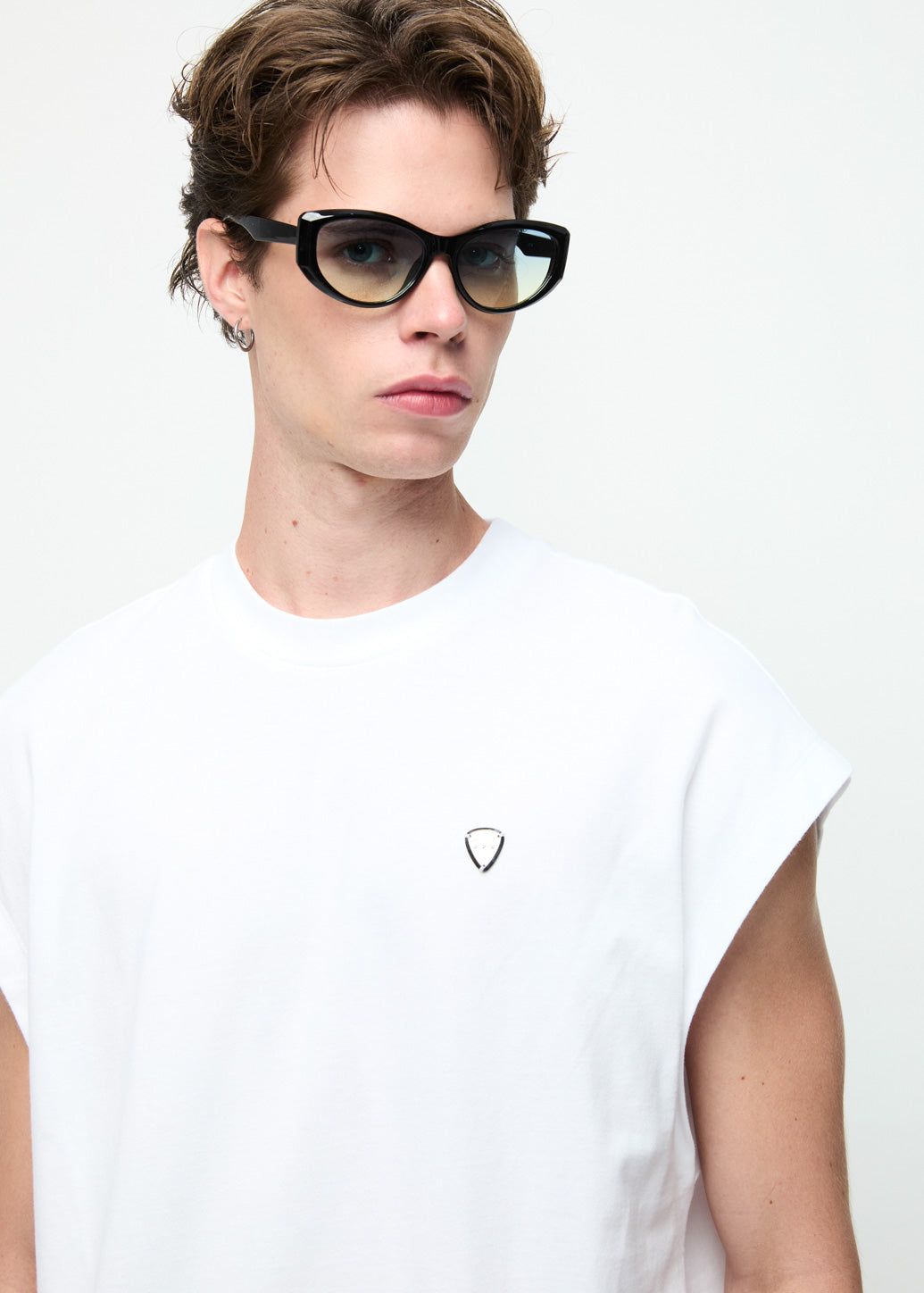 SIGNATURE SLEEVELESS TEE