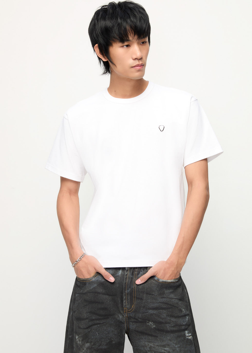 RIBBED NECK SIGNATURE TEE