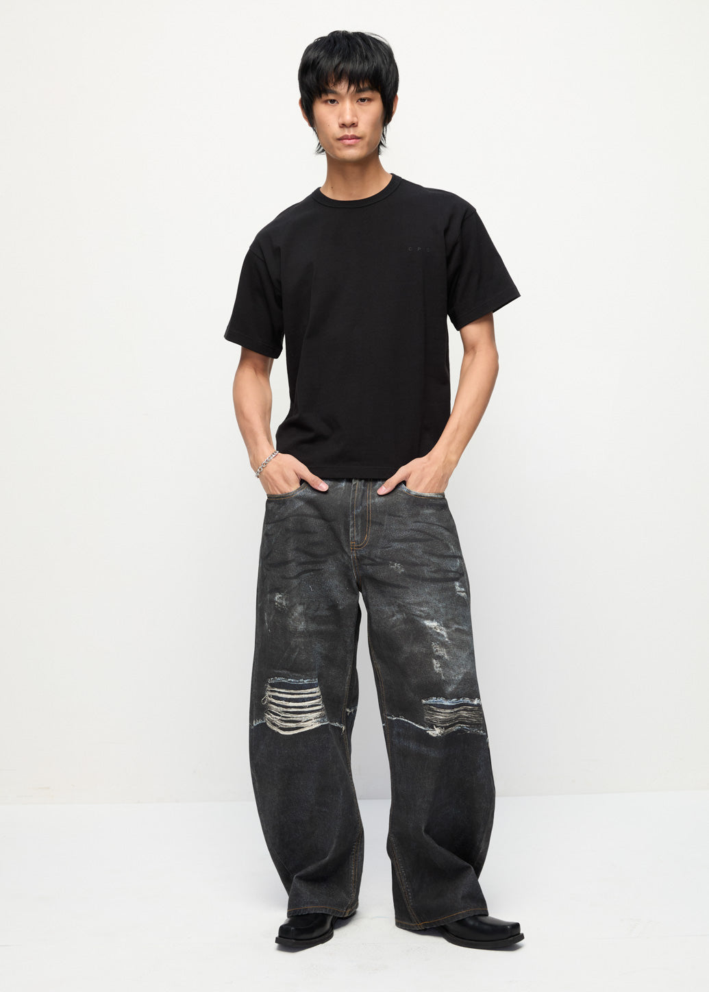 EMBROIDERED LOGO BOXY TEE