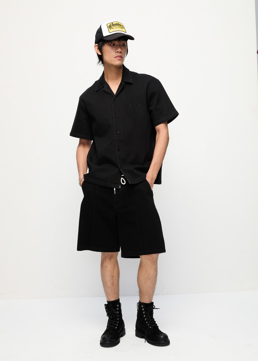 EMBROIDERED ON-TONE LOGO SHIRT Black / L