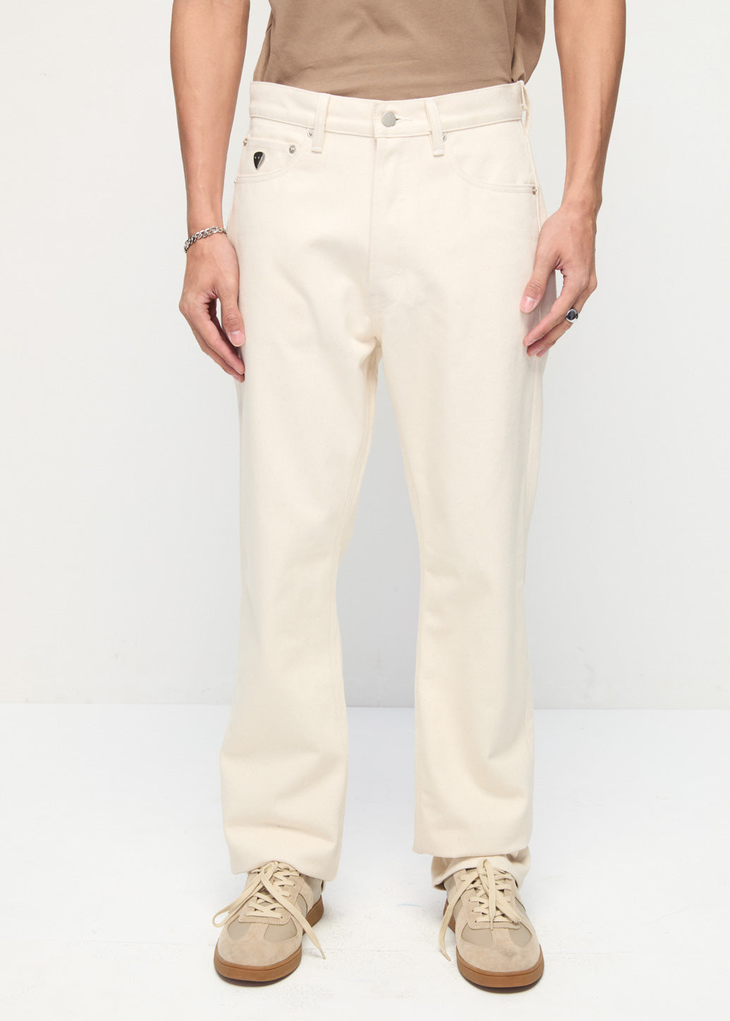 STRAIGHT-LEG WHITE JEANS