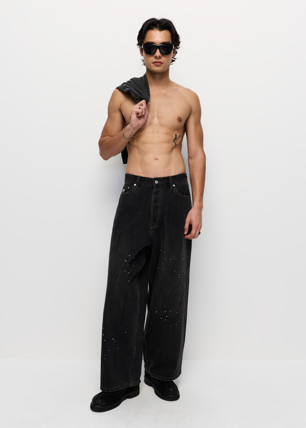 DISTRESSED BLACK WASHED LOOSE JEANS