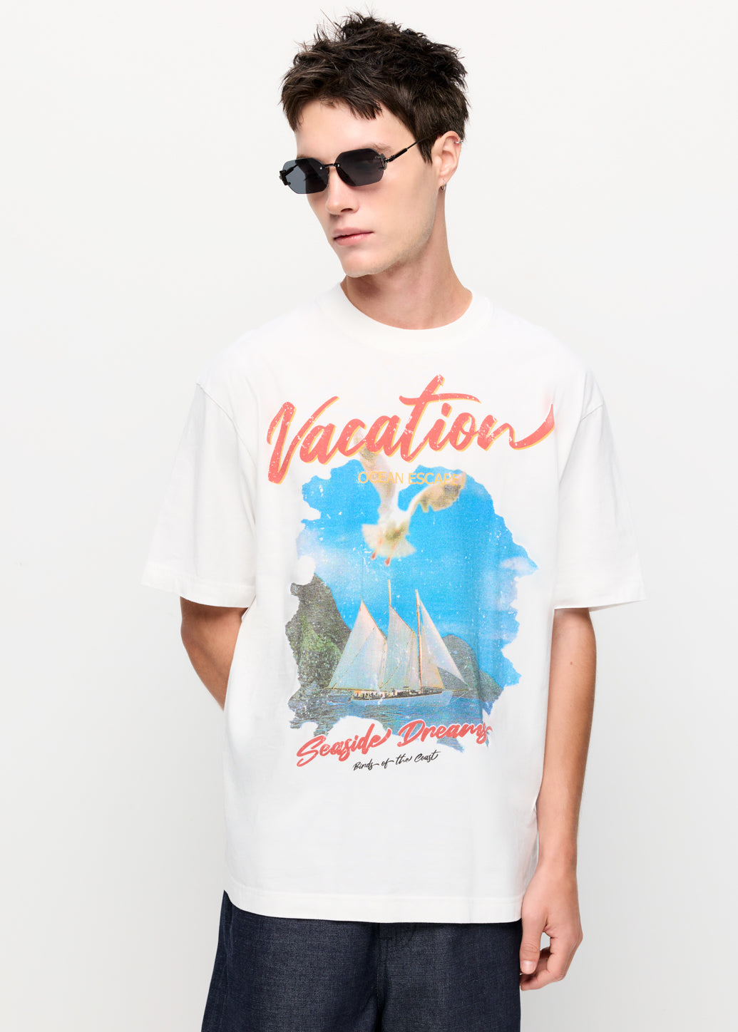 VACATION GRAPHIC TEE