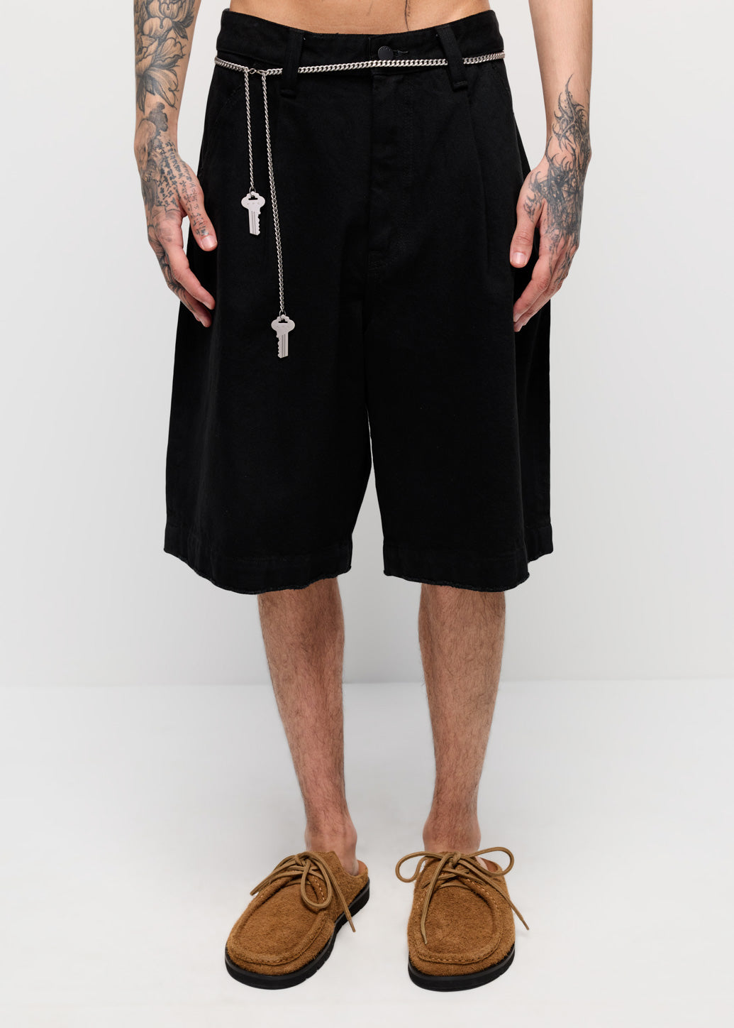 CHAIN BELT STRAIGHT SHORTS