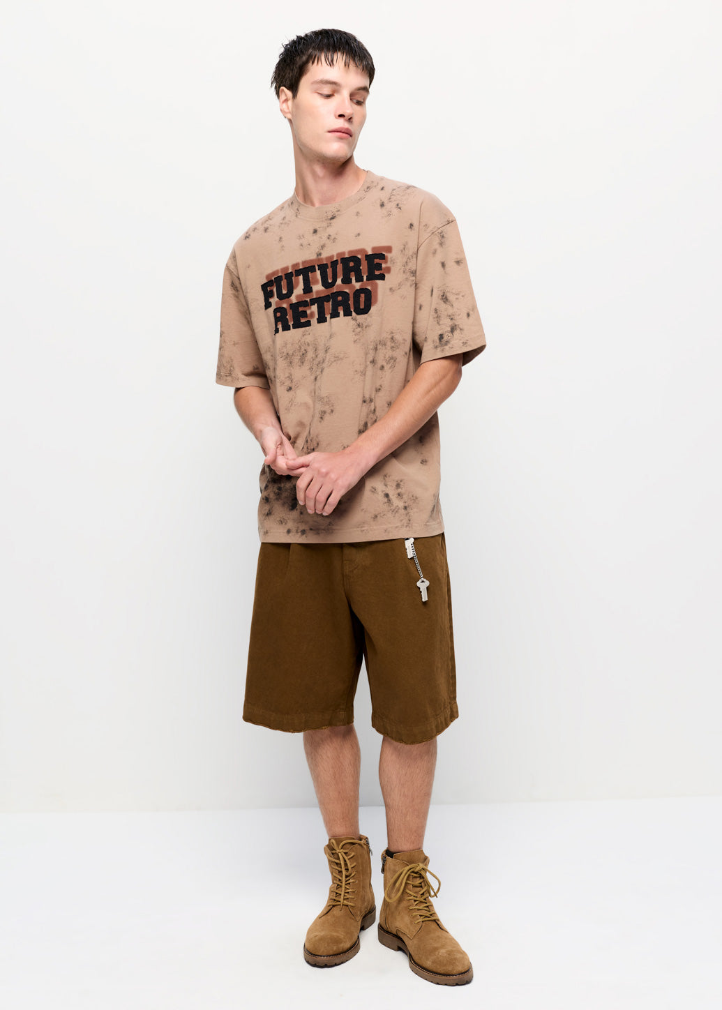 BROWN CHAIN BELT STRAIGHT SHORTS