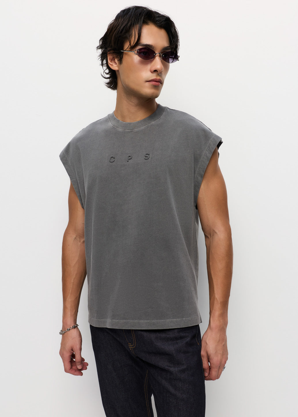 EMBOSSED LOGO SLEEVELESS TEE