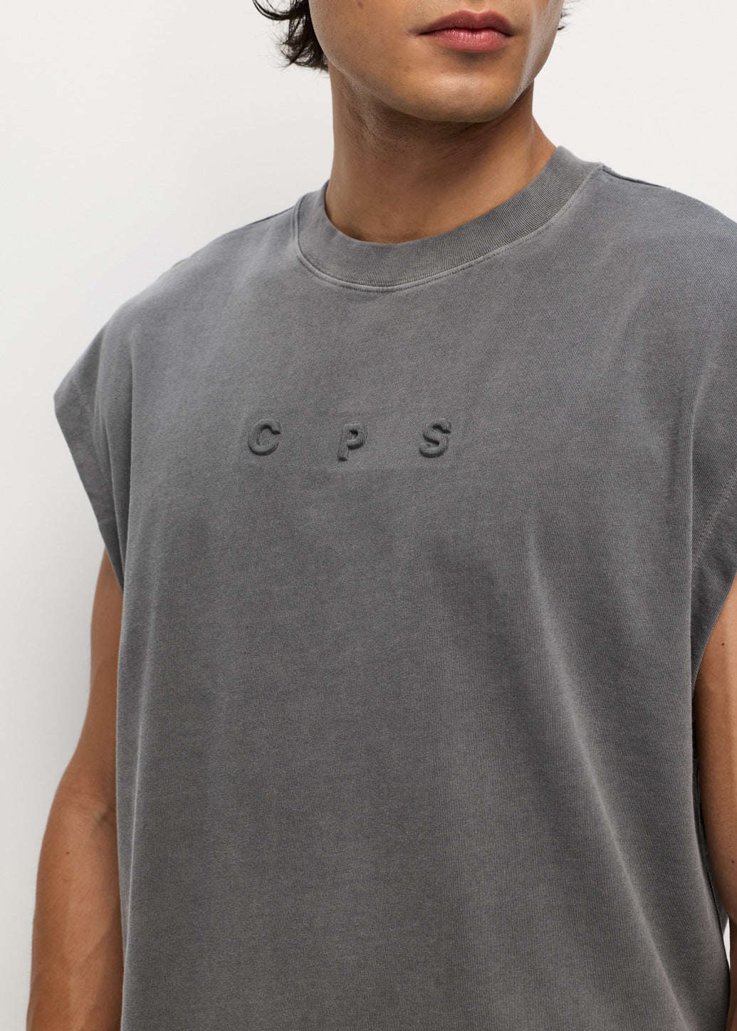 EMBOSSED LOGO SLEEVELESS TEE