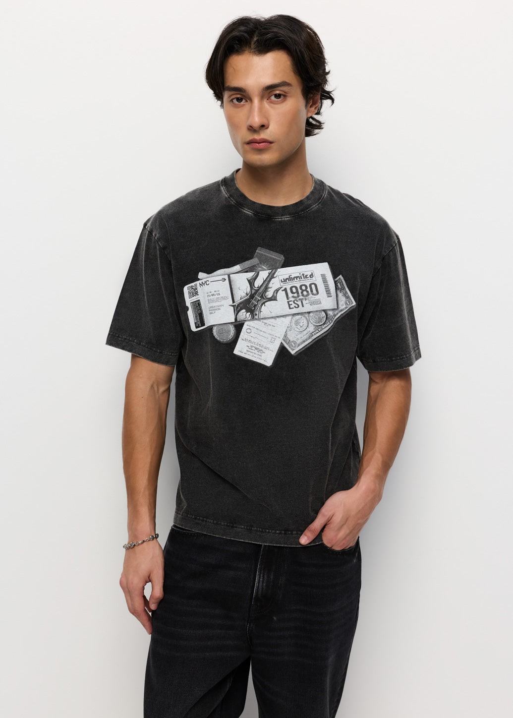 WASHED MONOCHROME GRAPHIC TEE