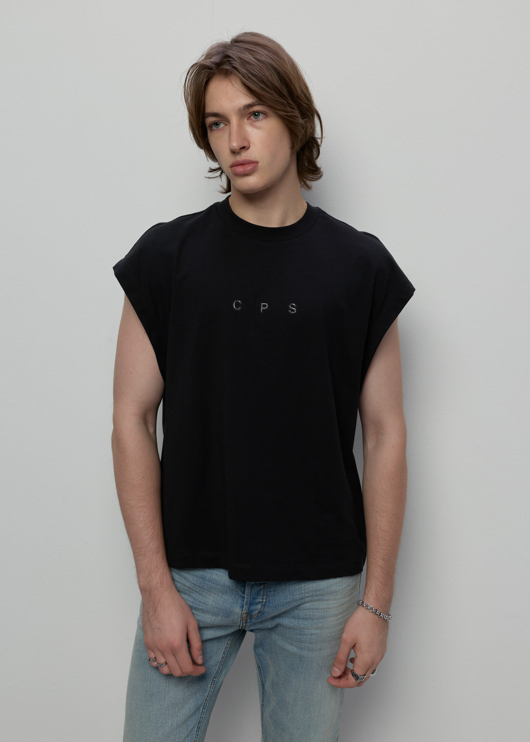 EMBOSSED LOGO SLEEVELESS TEE