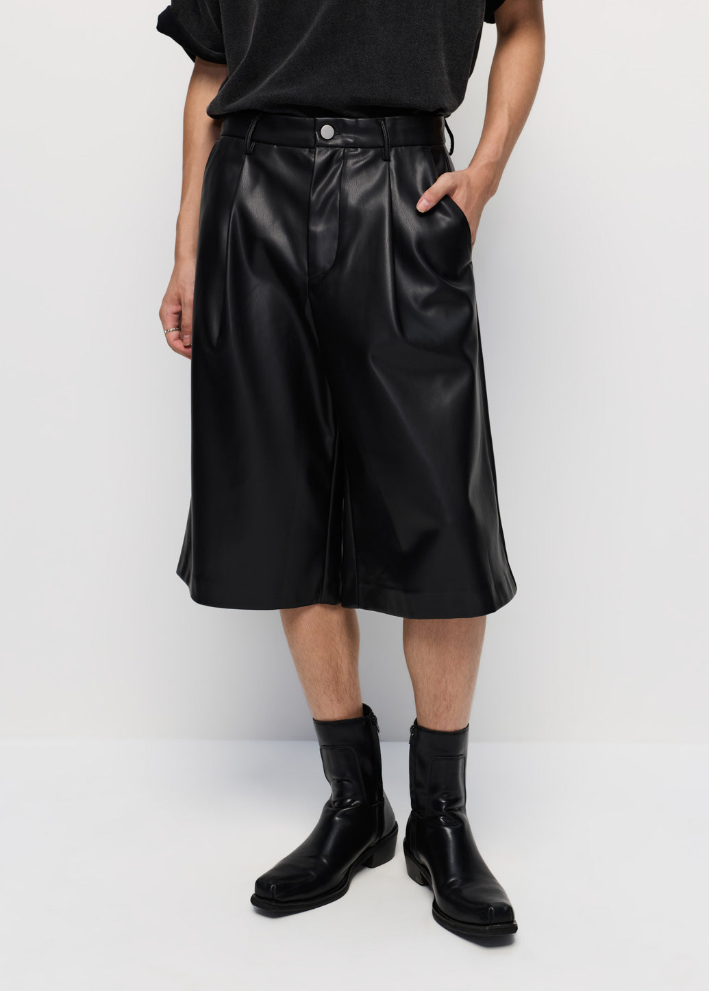 BLACK LEATHER JORT