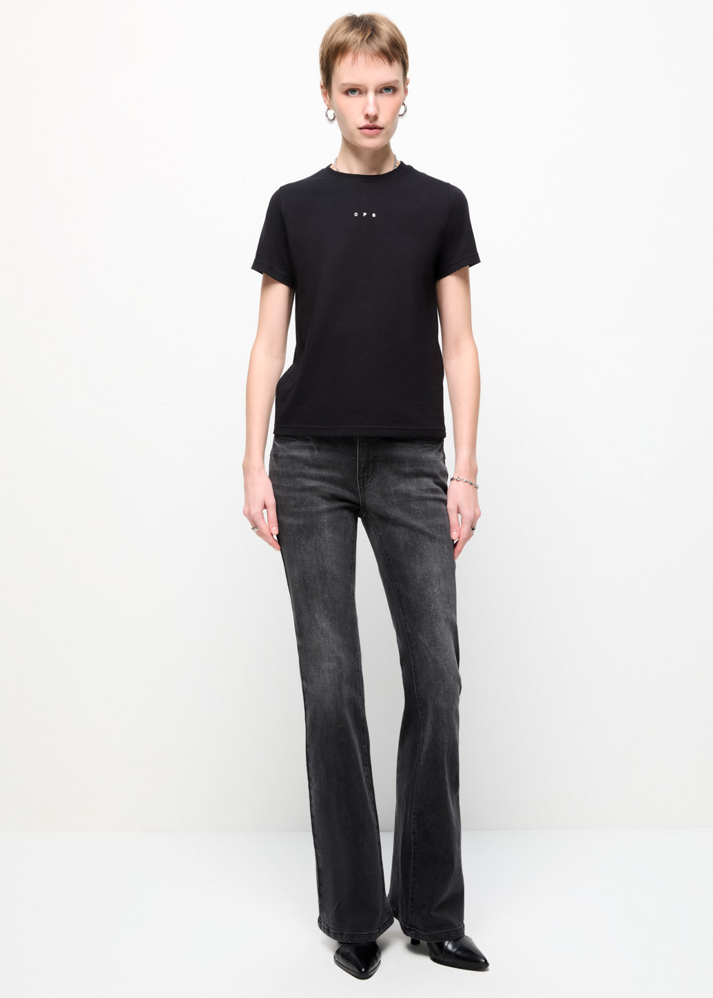 BLACK LOW-RISE FLARE JEANS Black / 29