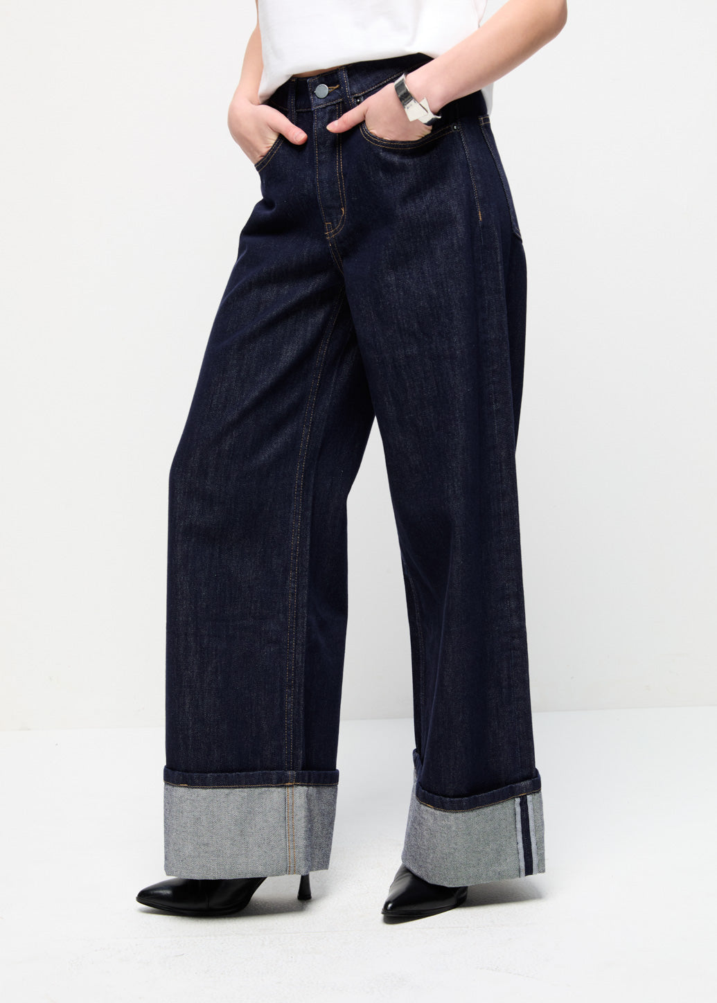 MID-RISE WIDE CUFFS JEANS Navy / 29
