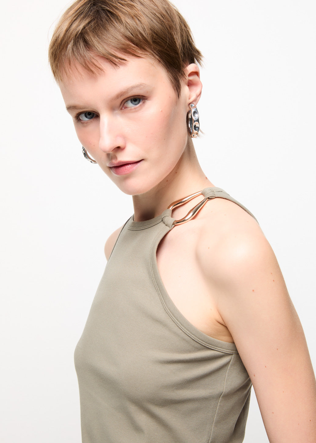 HALTER-NECK KNIT TOP