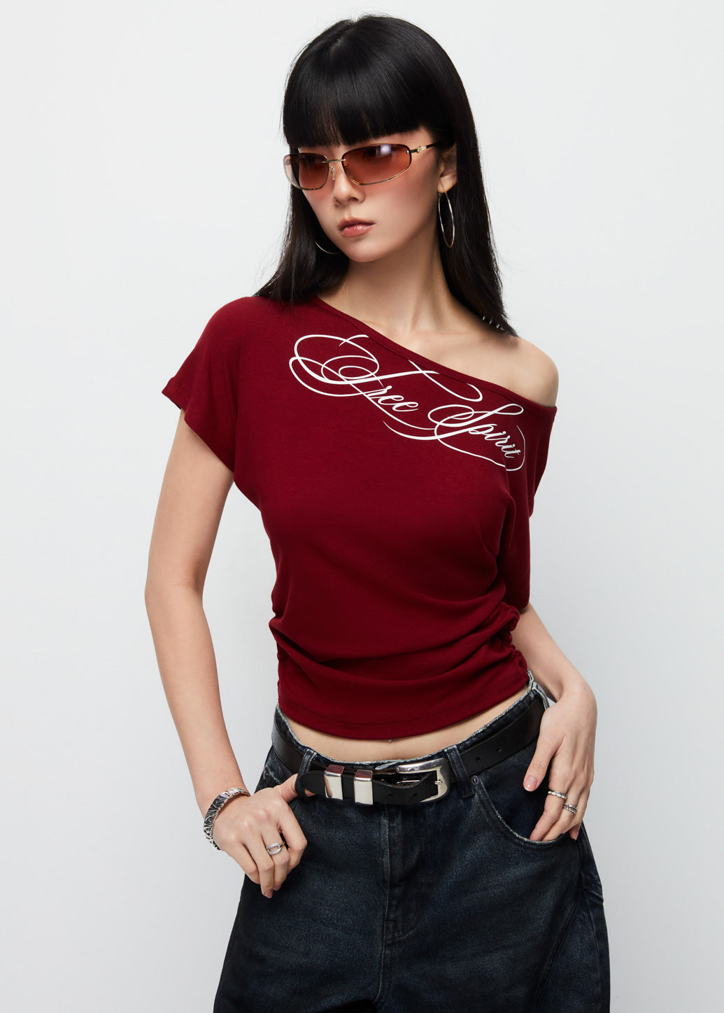 GRAPHIC OFF-SHOULDER TOP