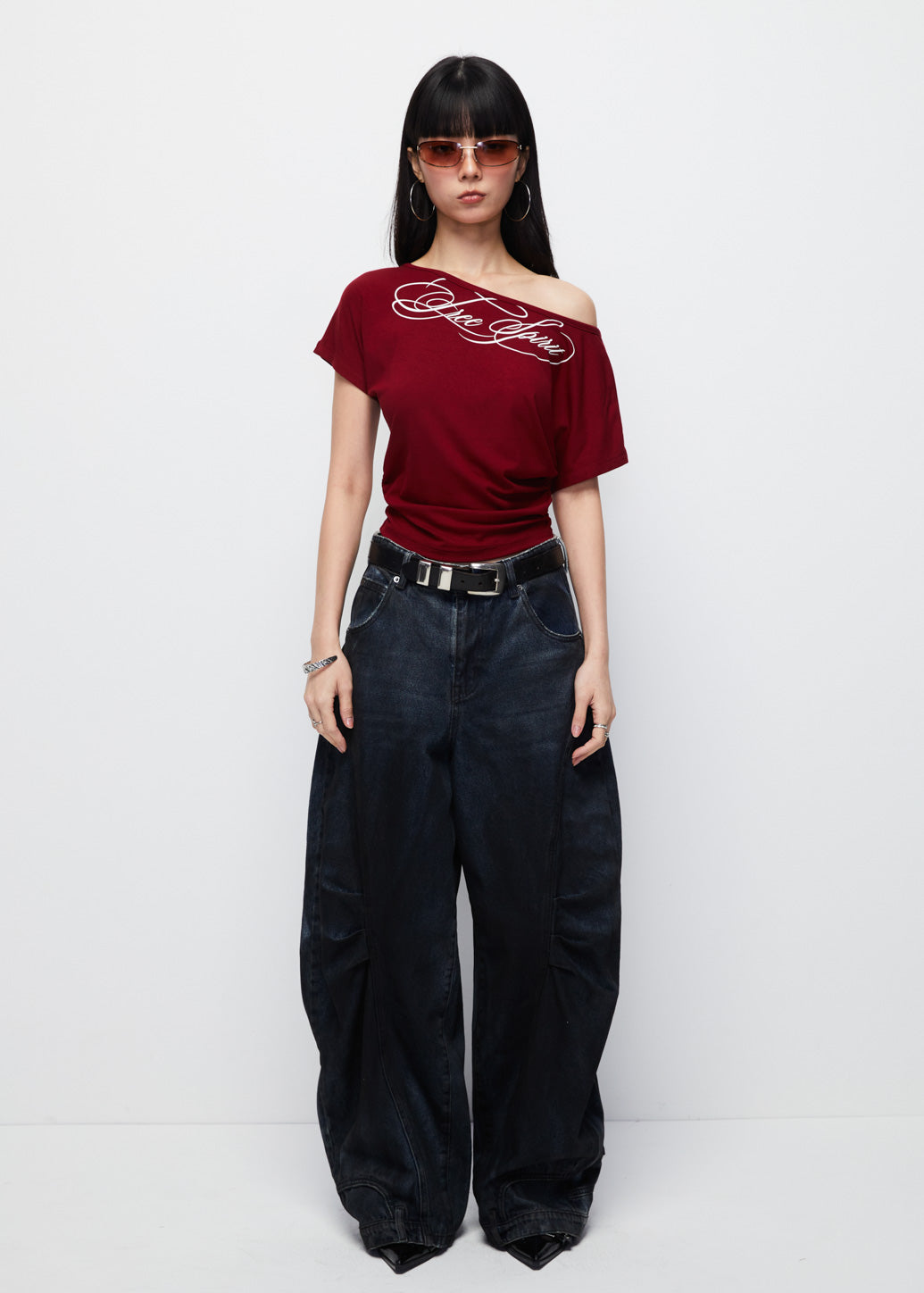 GRAPHIC OFF-SHOULDER TOP