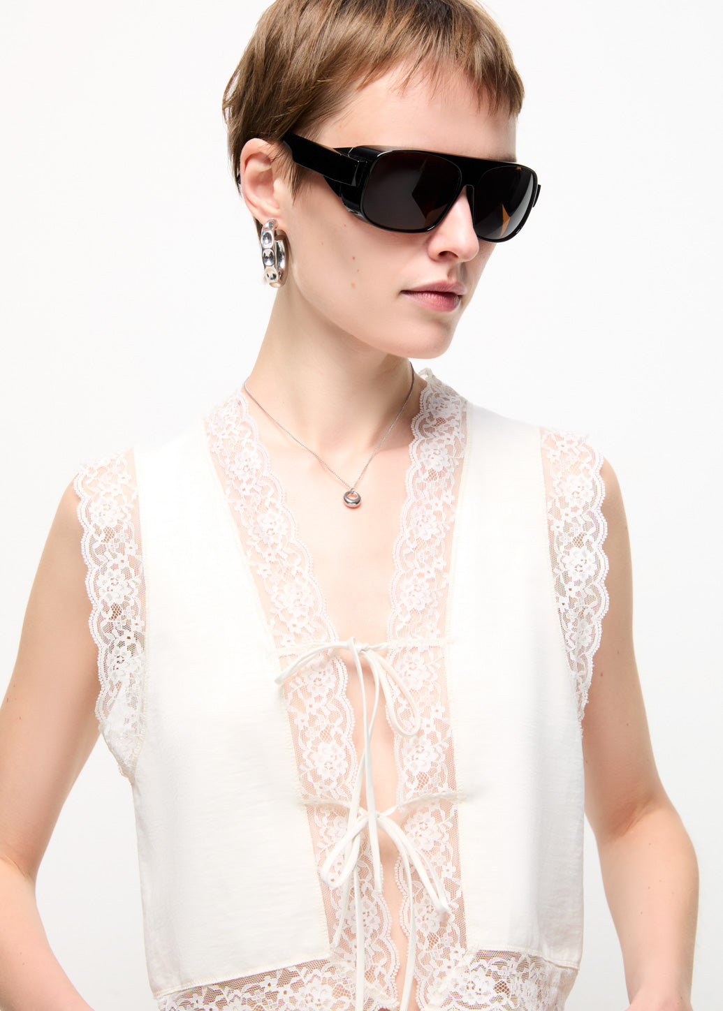 LACE TRIM SLEEVELESS BLOUSE Off White / L