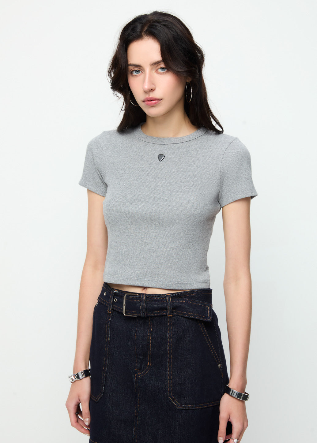 SIGNATURE CROPPED TEE
