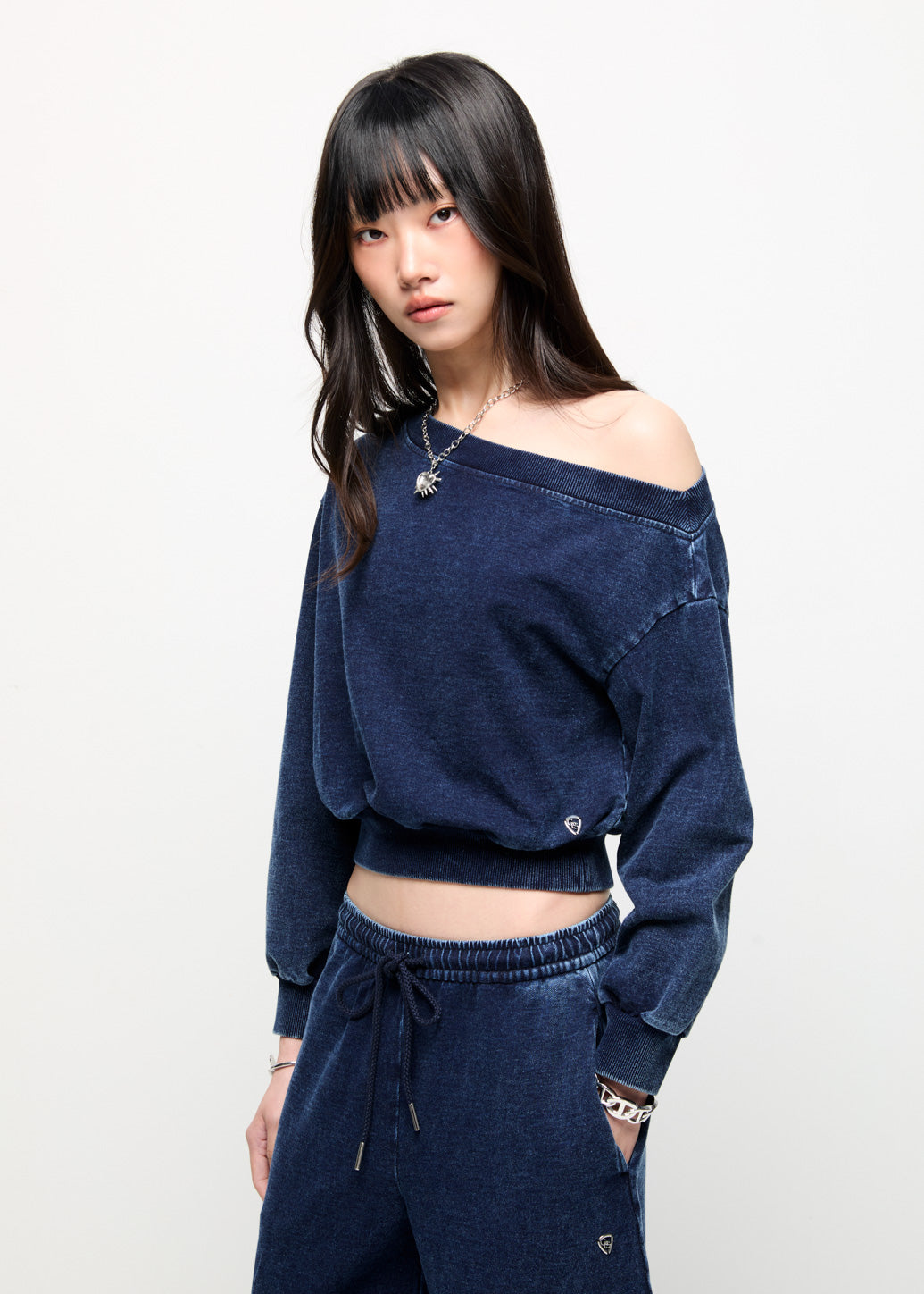 NAVY OVERSIZED PULLOVER SWEATER