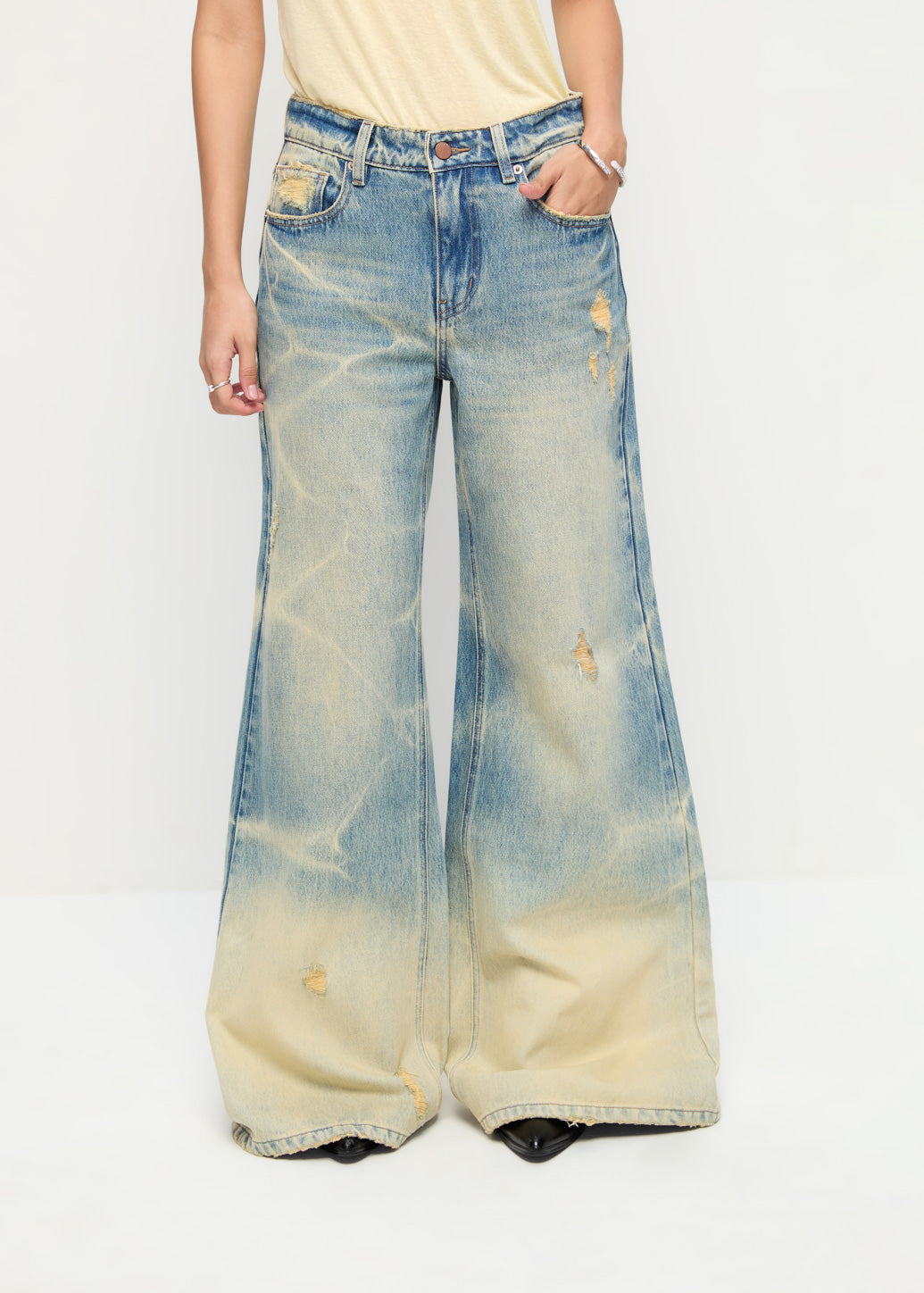 GRADIENT DISTRESSED FLARE JEANS