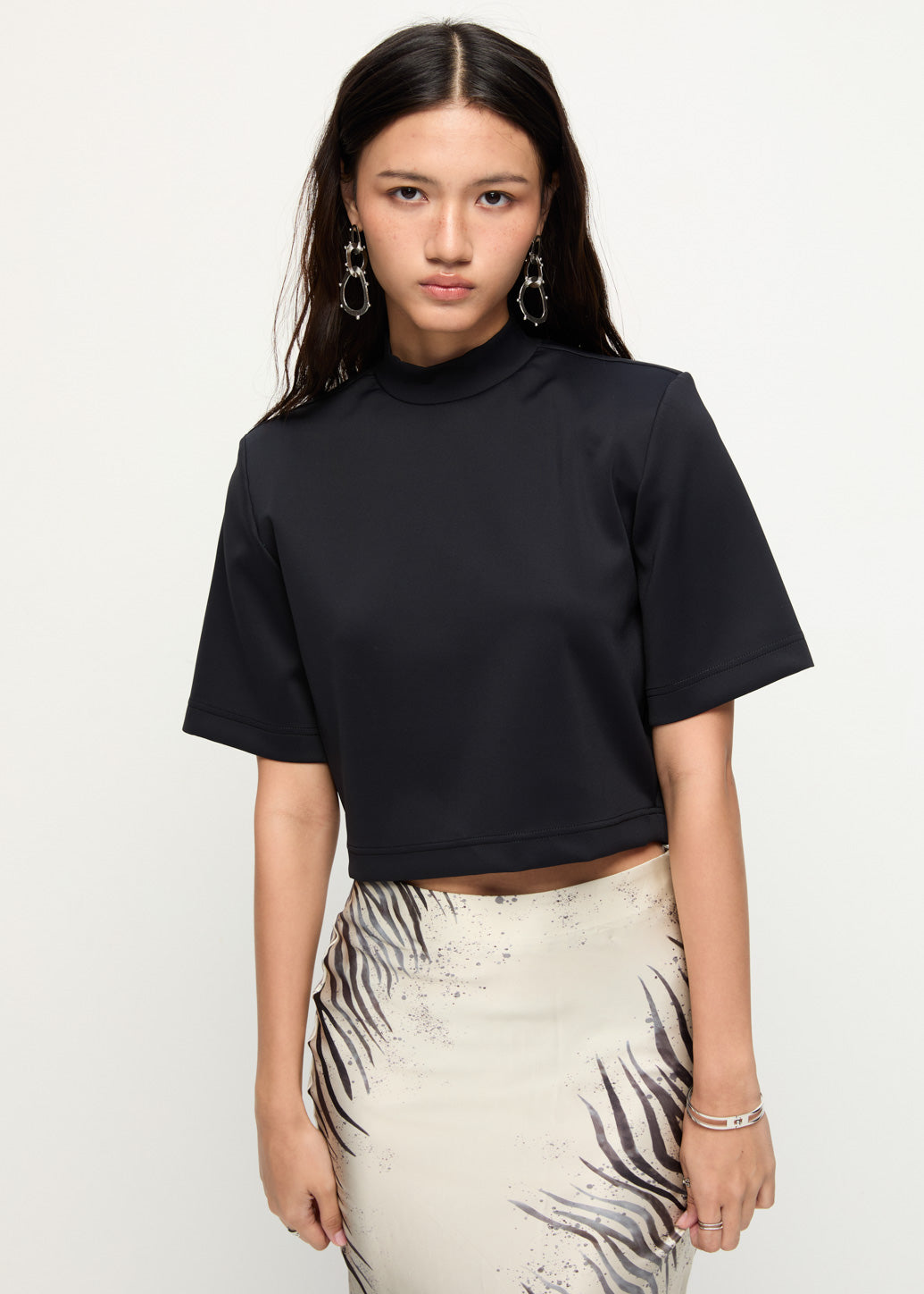 BLACK CROPPED TEE