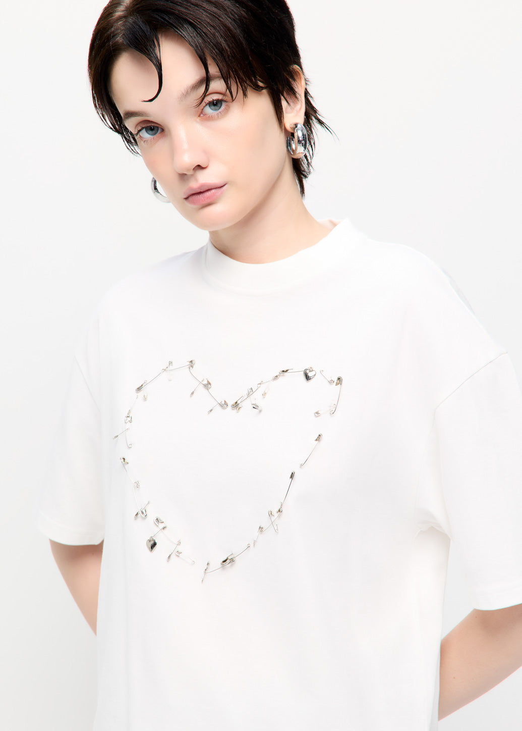 HEART PIN PRINTED TEE