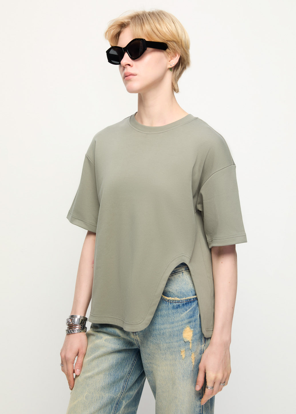 CURVED HEM OVERSIZED LOGO TEE