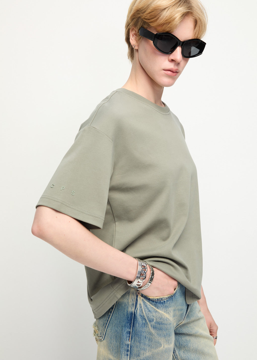 CURVED HEM OVERSIZED LOGO TEE