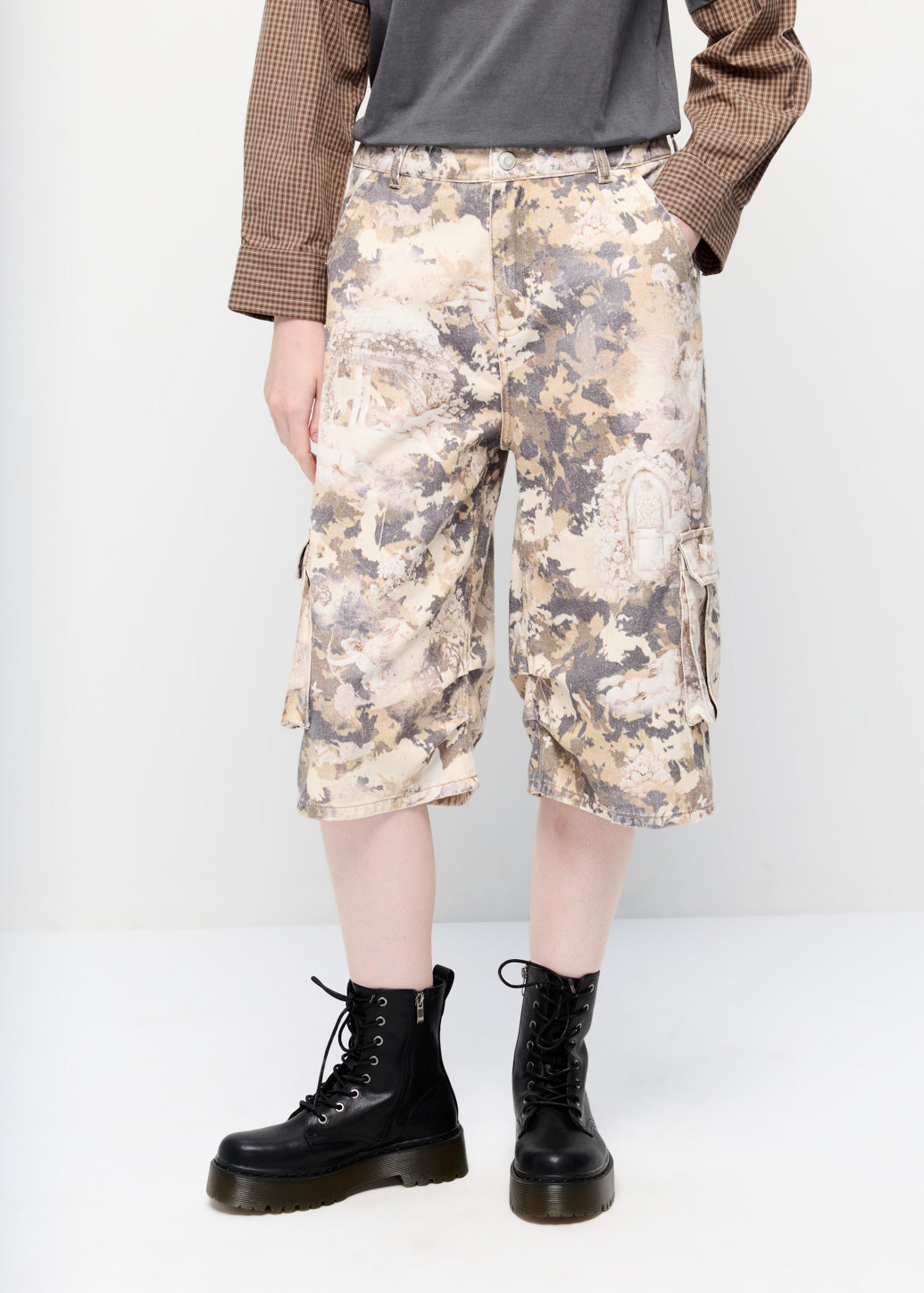 CAMOFLAGE CARGO SHORTS