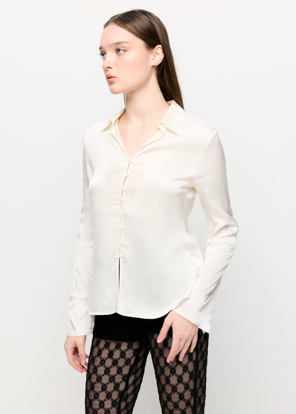 CLASSIC BUTTON-UP BLOUSE