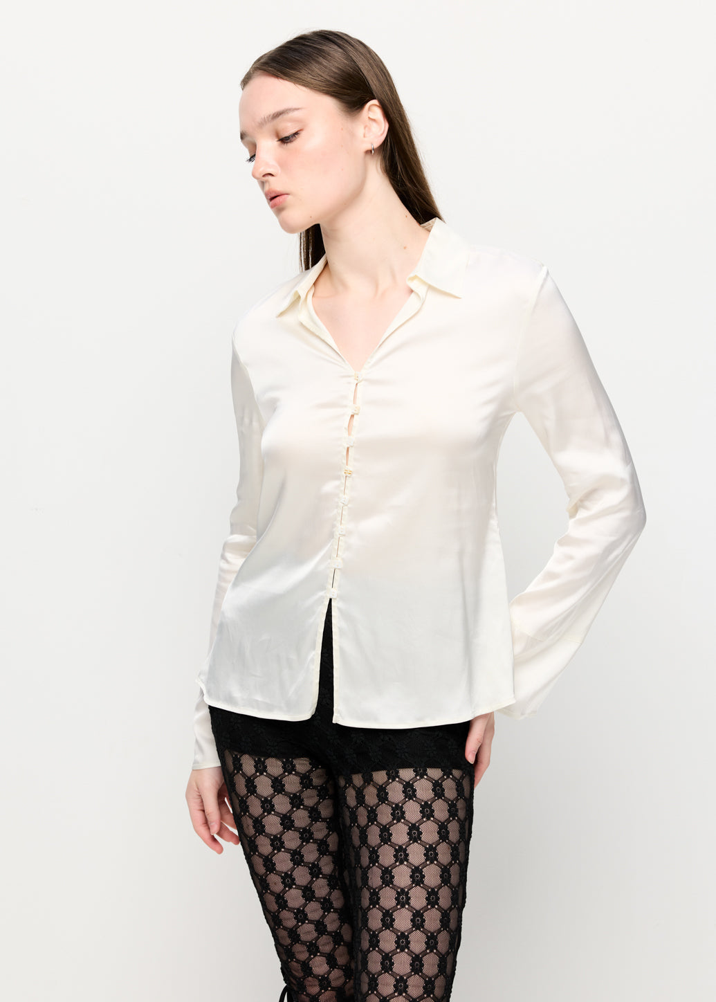 CLASSIC BUTTON-UP BLOUSE