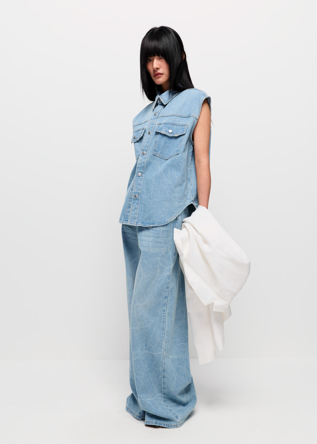 LIGHT WIDE-LEG JEANS