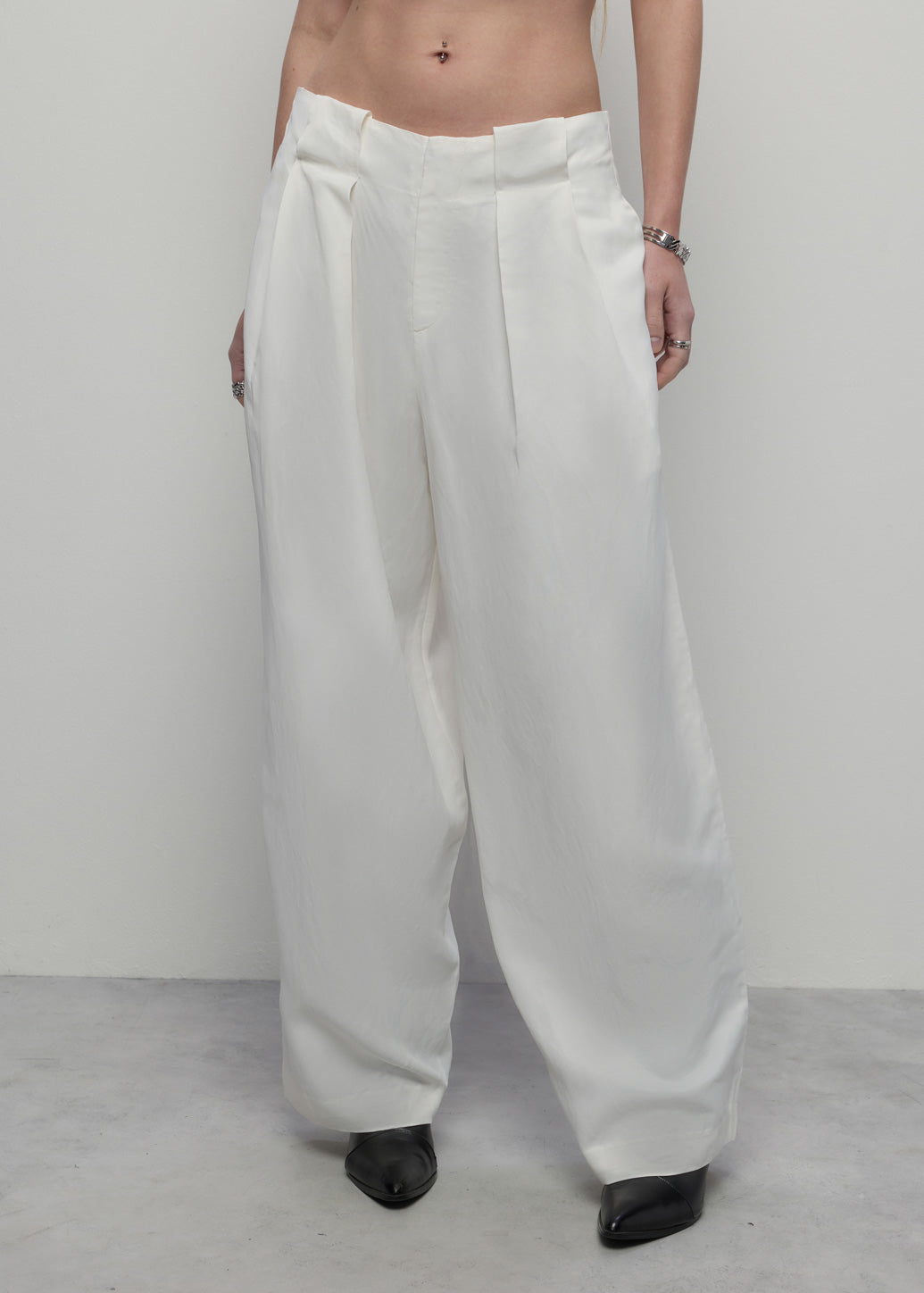 WIDE-LEG CREAM PANTS