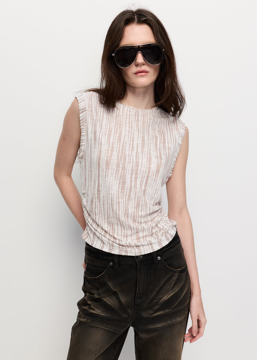 SHEER KNIT SLEEVELESS TEE