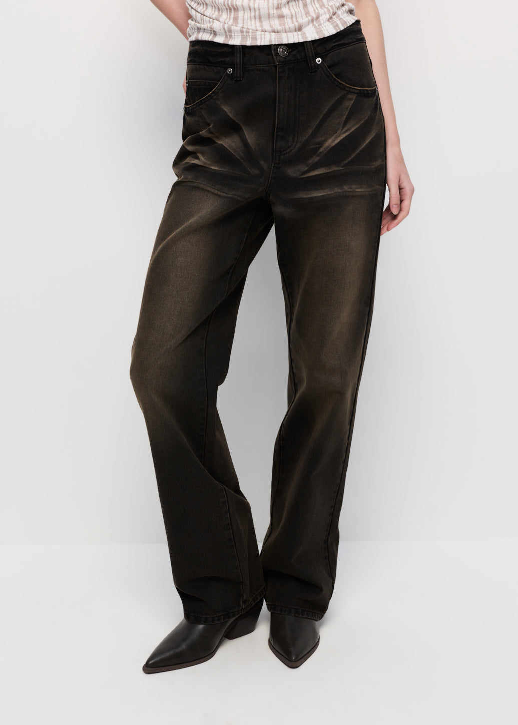 RELAXED STRAIGHT-LEG JEANS