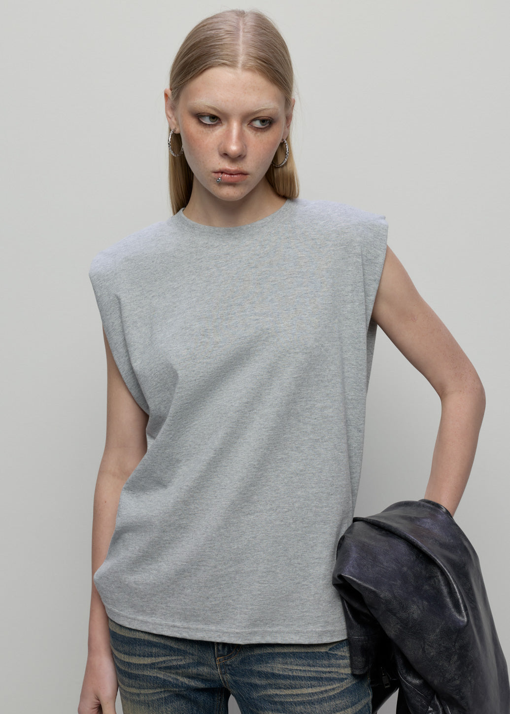 SLEEVELESS PADDED SHOULDER TEE