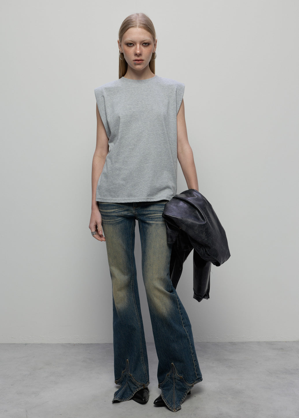 SLEEVELESS PADDED SHOULDER TEE