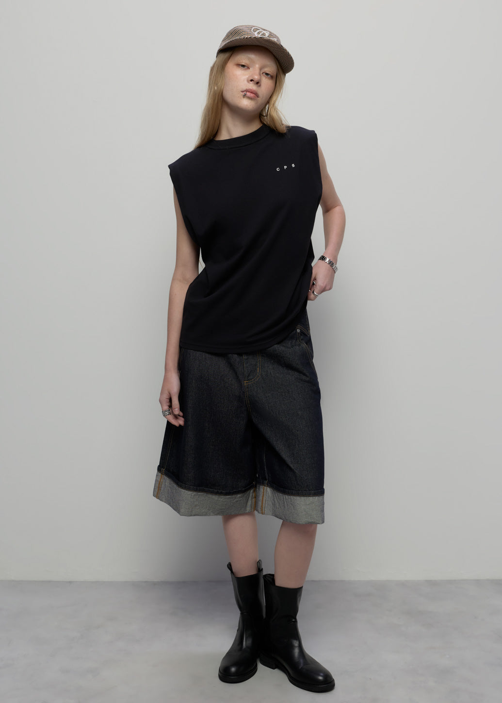 CUFFED JEANS SHORTS