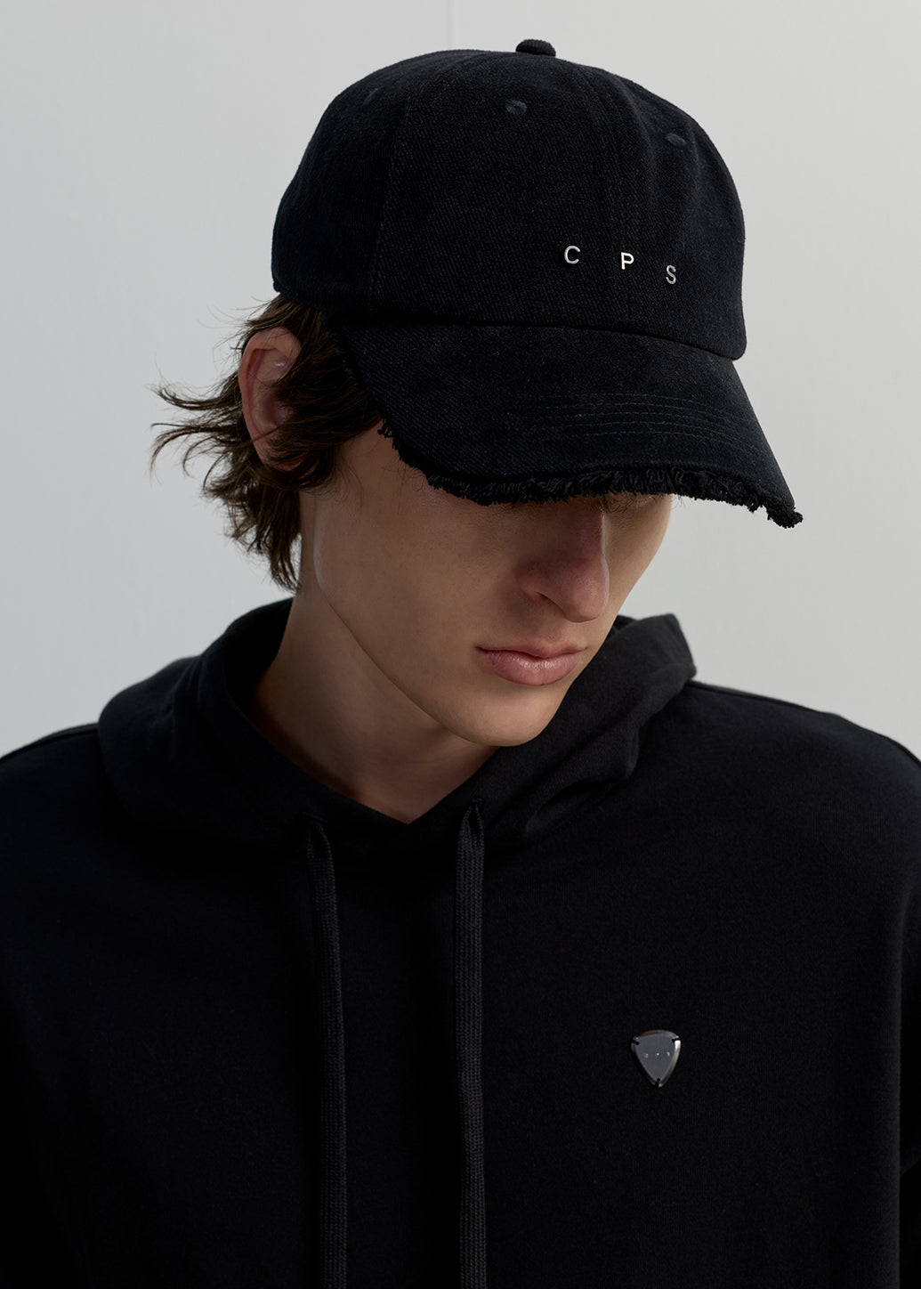 FRAYED EDGE LOGO CAP