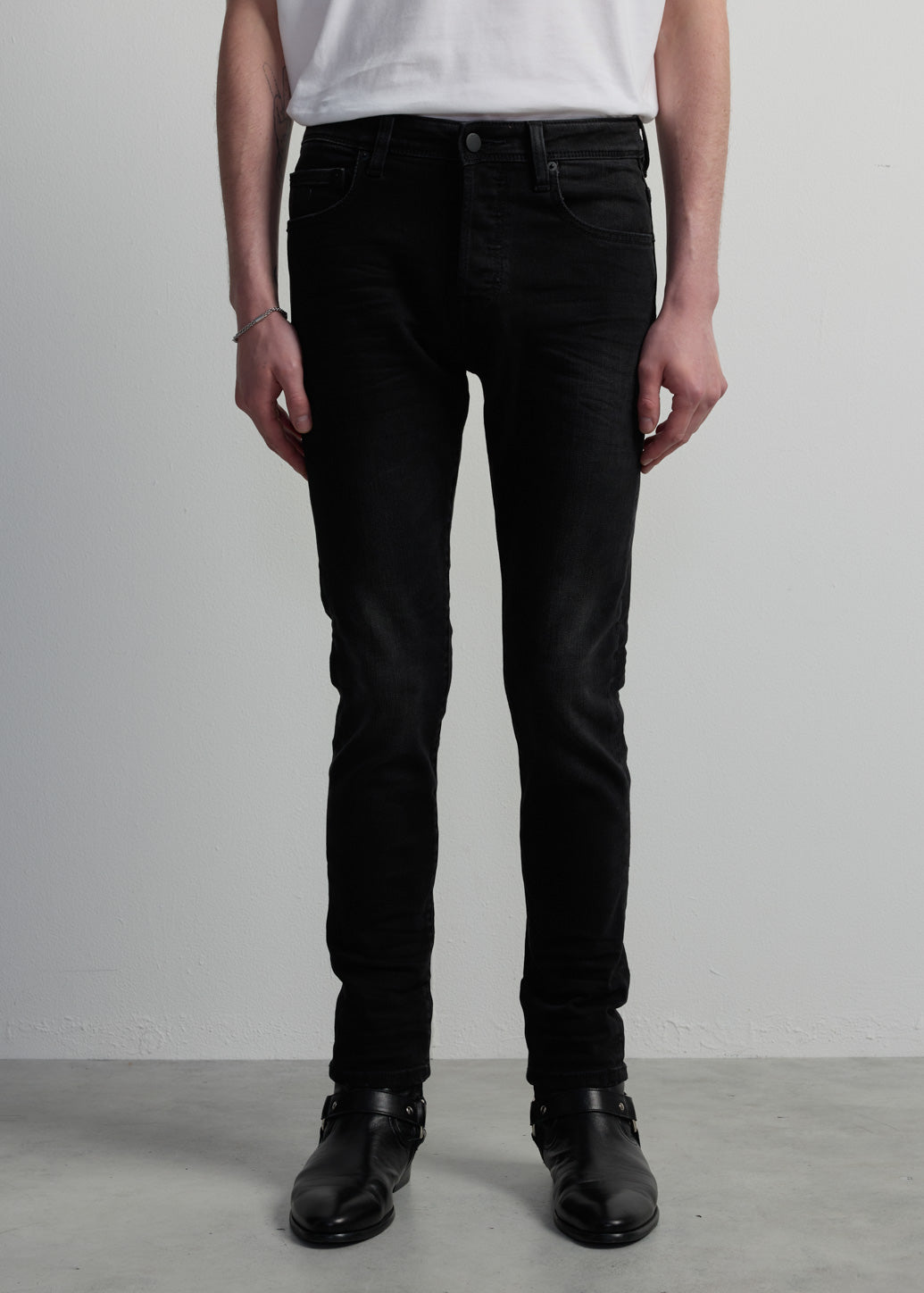 SKINNY BLACK JEANS
