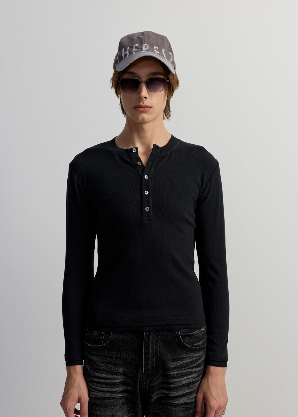 RIBBED HENLEY NECK TEE