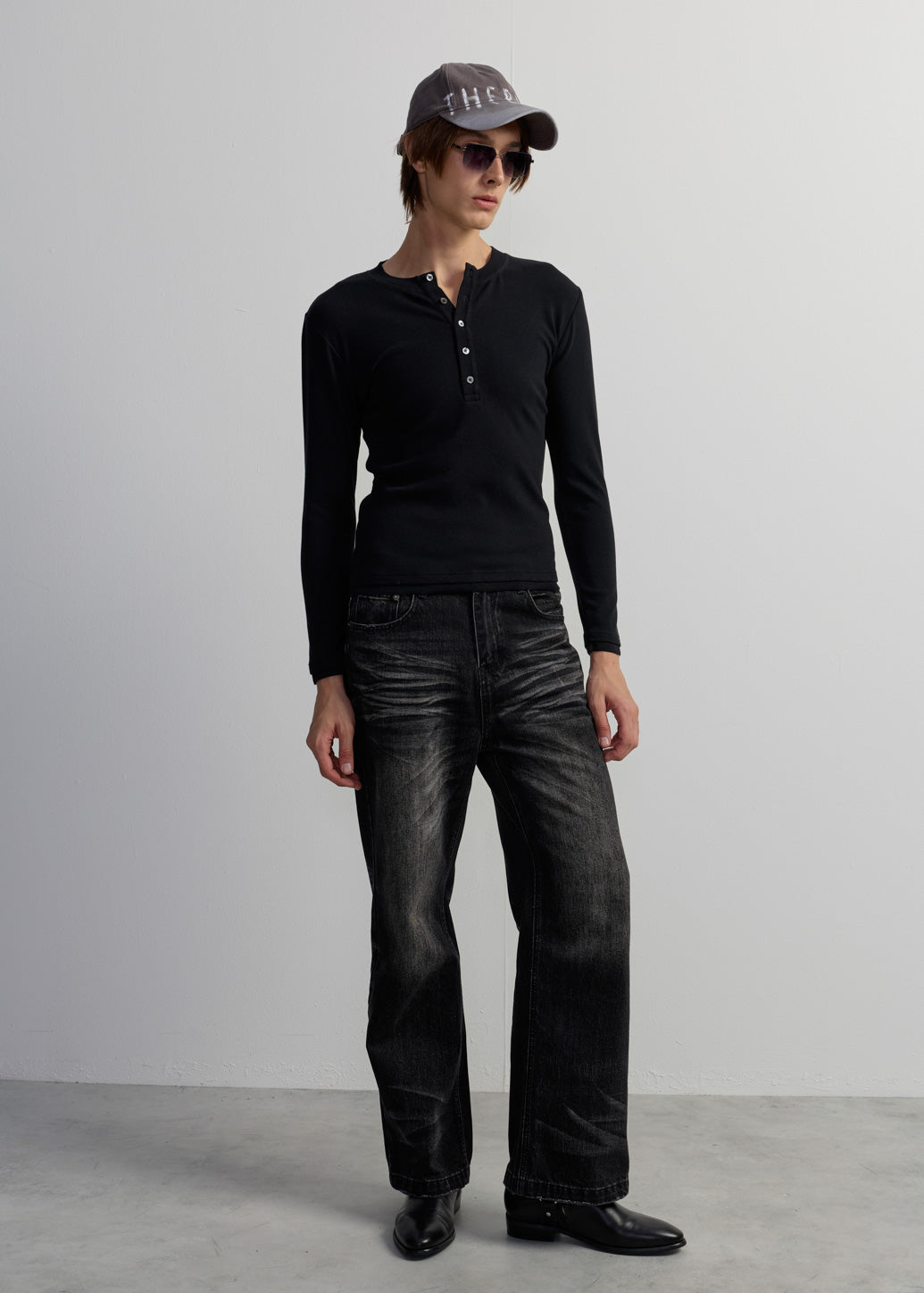 RIBBED HENLEY NECK TEE