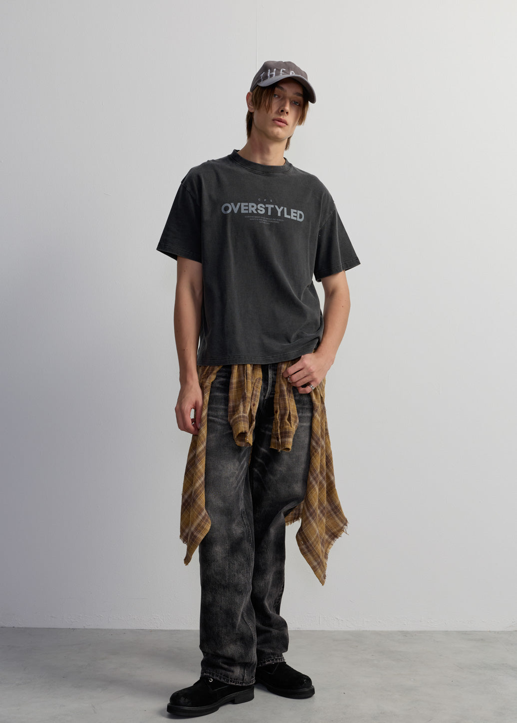 OVERSTYLED GRAPHIC TEE